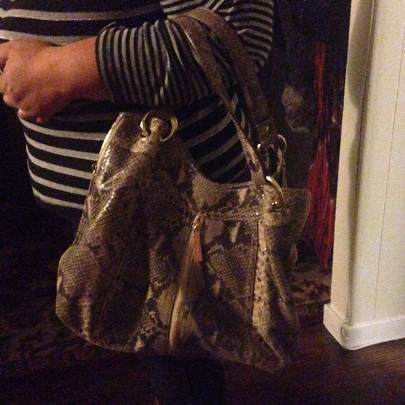 Convertable Micheal kors animal print leather bag - Picture 3 of 4