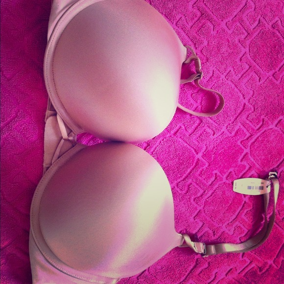 BOMBSHELL push up VS BRA 36C. ADDS 2 Cup sizes.