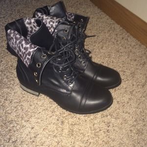 Combat boots