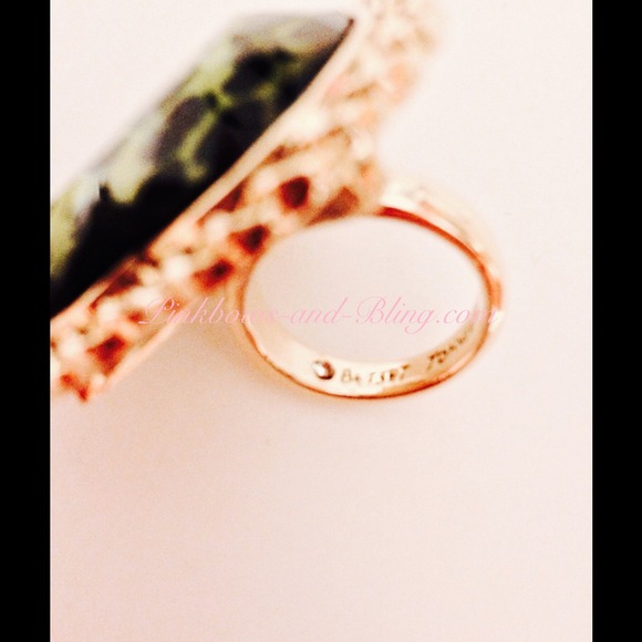 Betsey Johnson leopard heart lucite statement ring - Picture 2 of 2