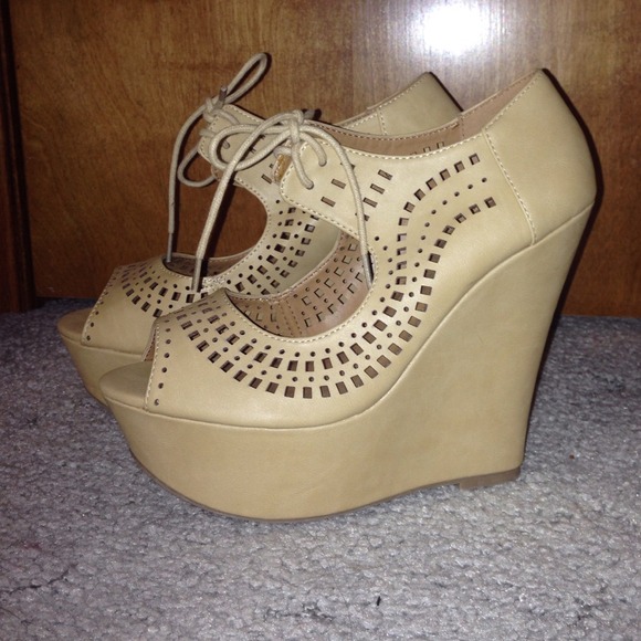 Tan Wedges