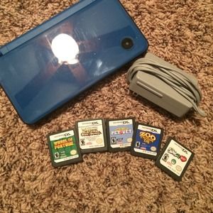 Nintendo DSI >including 5 games and charger<