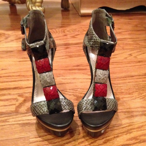 🛑sold🛑Bebe ISLA shoe 🎉HP🎉