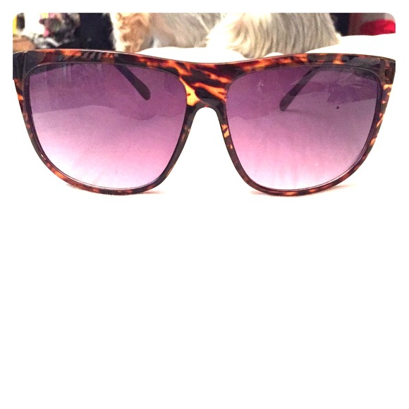 Accessories - Tortoise shell sunglasses *Light weight/like New*