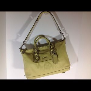 Coach lime green bag. Leather. 💚💚💚