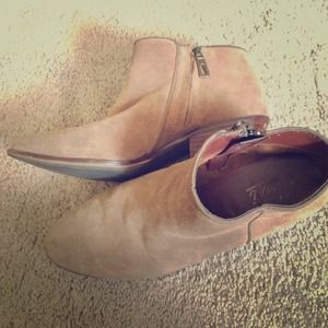 Cute booties for winter😊😊😊