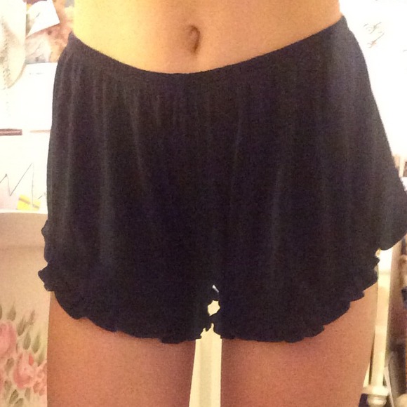 🚫SOLD🚫 Brandy Style Ruffled Shorts Bundle - Picture 3 of 3