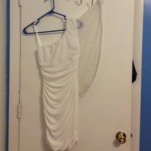 White One-shoulder dress