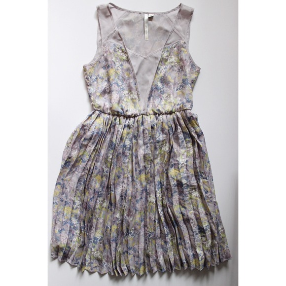 Pretty pale floral dress