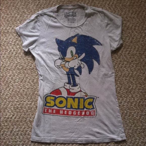 Sonic the hedgehog graphic tee