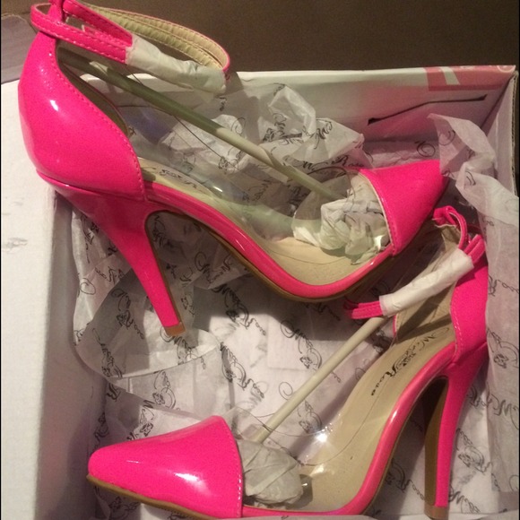 Cute! Pink pointed toed glass slippers! Brand New!