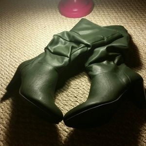 Final sale!! beautiful  Hunter Green Boots