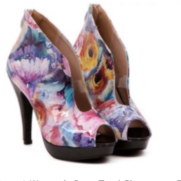 Peep toe bootie