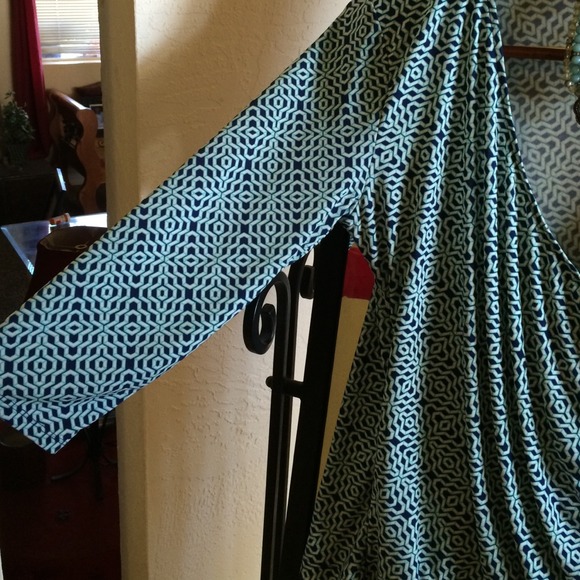 Liz Claiborne Blouse Tiffany blue and Navy - Picture 3 of 4