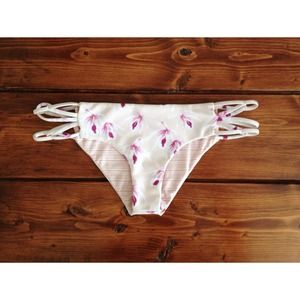 Acacia La Riviera Bottom in Island Orchid (NWOT)