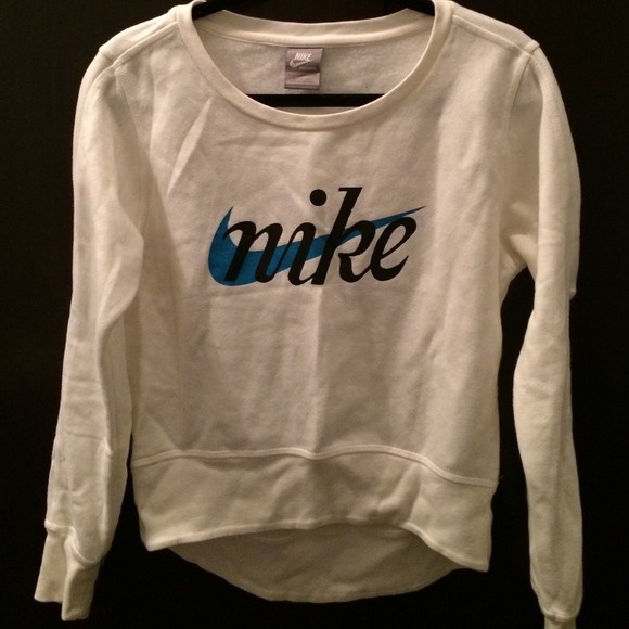 *NEVER WORN* Nike sportswear sweatshirt