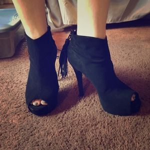 Rock & Republic Booties Sz 6