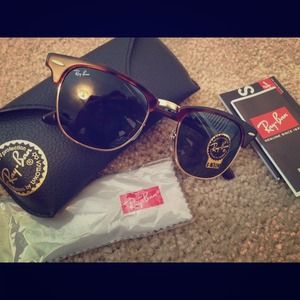 AUTHENTIC - NWT- Ray Ban Clubmaster - RB 3016
