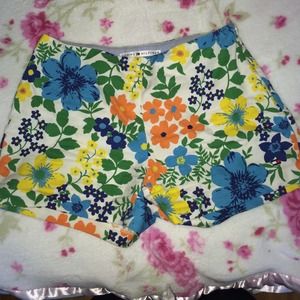 TOMMY H Mid high shorts