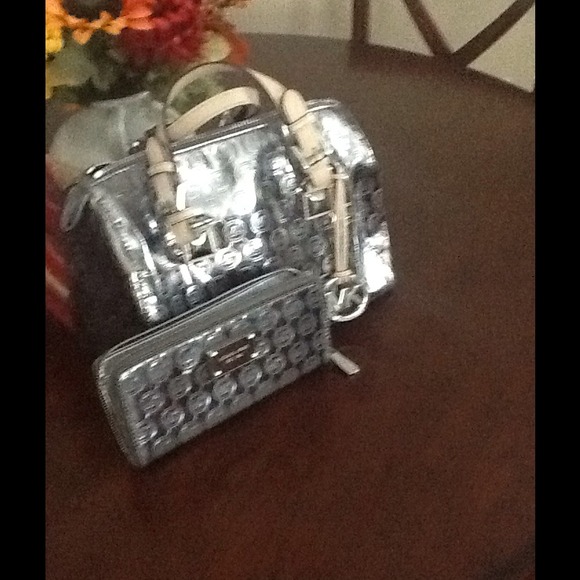 Michael Kors large Greyson and matching wallet