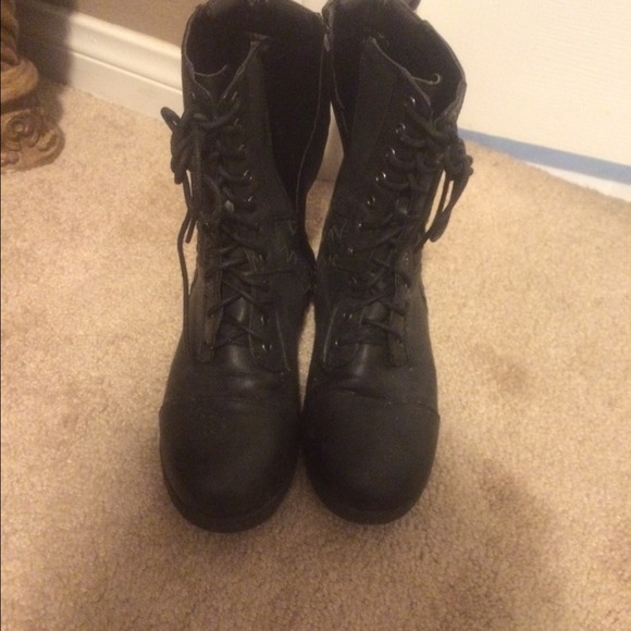 Combat boots in great condition