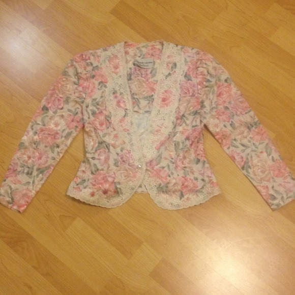 Fitted floral blazer