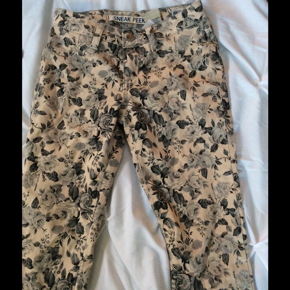 Cute black and white floral skinny jeans
