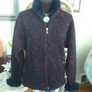 Adorable sweater w faux fur collar & cuffs!