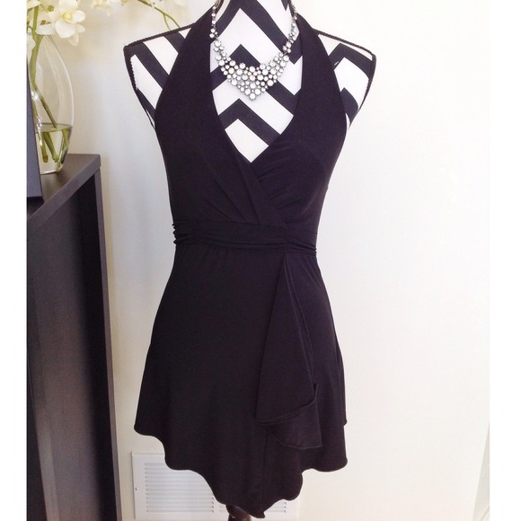 Black halter top - Picture 2 of 3