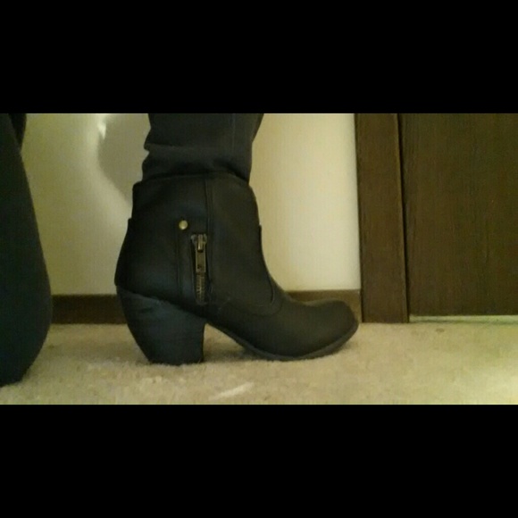 Boots - Picture 2 of 3