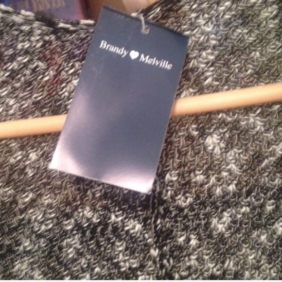 Brandy Melville Speckled Caroline Cardigan - Picture 2 of 4