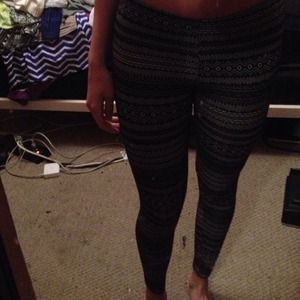 Printed leggings black and white size medium