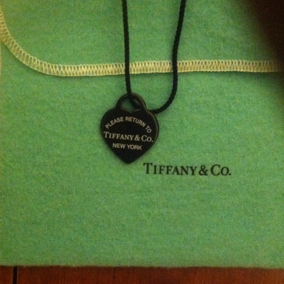 Tiffany&co Ireland black bone heart and cord