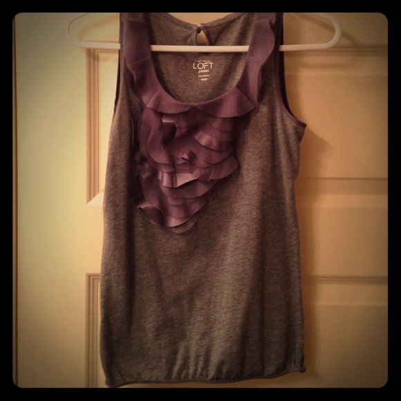 LOFT gray sleeveless shirt