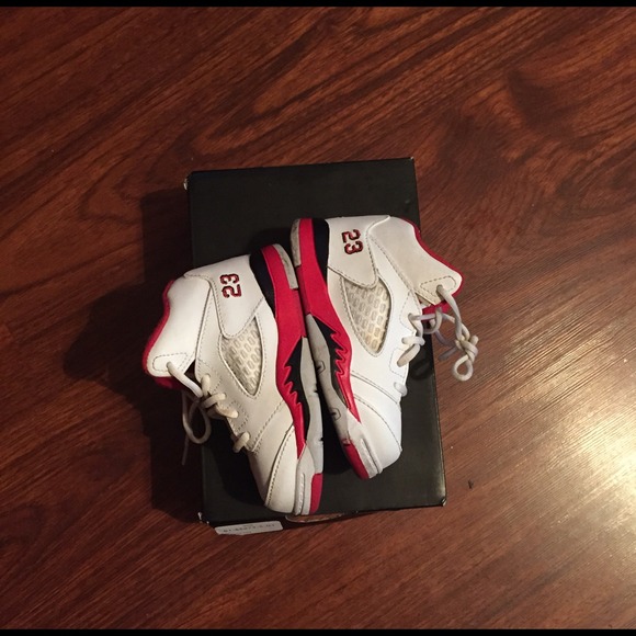 Toddlers fire red 5s Jordans - Picture 1 of 3