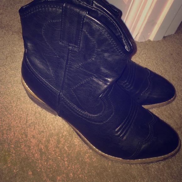 Short black cowboy boots