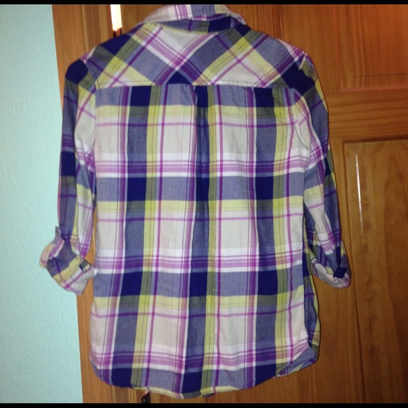 SOLD Plaid button up - Picture 3 of 3