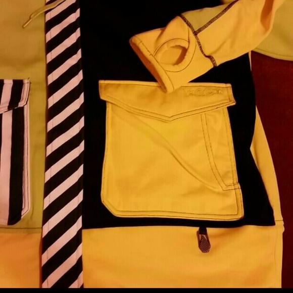 Volcom hoodie - Picture 2 of 3