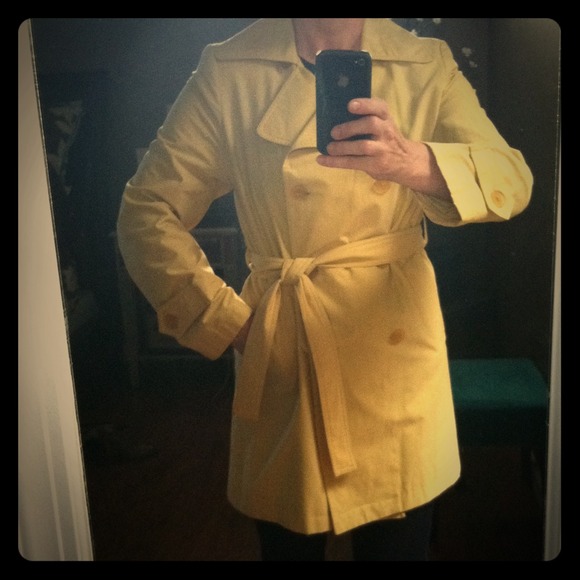 It Never Rains In California!  Chic yellow trench!