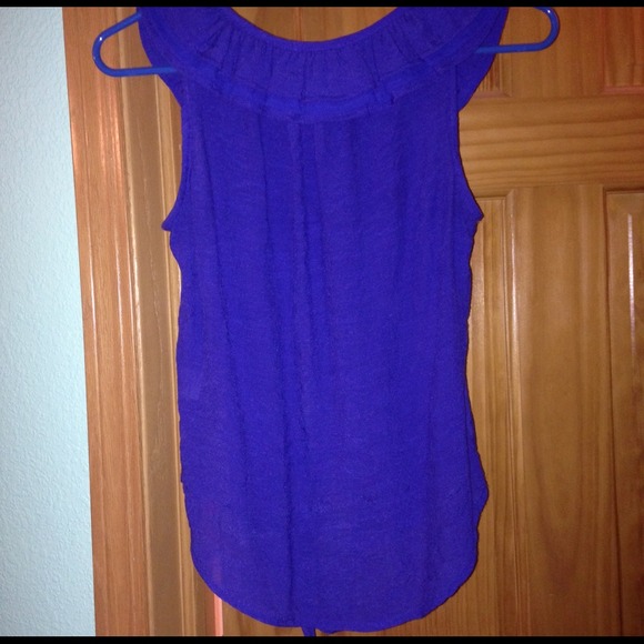 SOLD Ruffle tank top - Picture 2 of 2