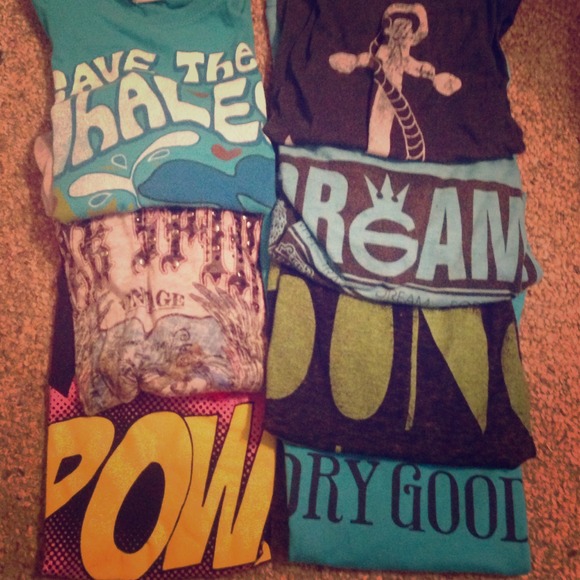 Graphic tee bundle