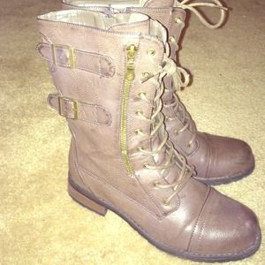 Combat boots