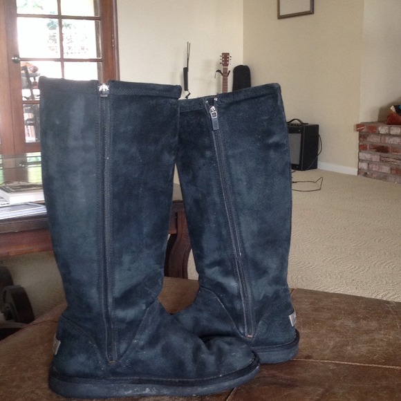 UGG Black Boots Size 7 Good Used con. - Picture 3 of 4