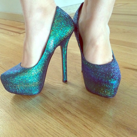 Steve Madden Shoes - Steve Madden pumps! 1 day sale!