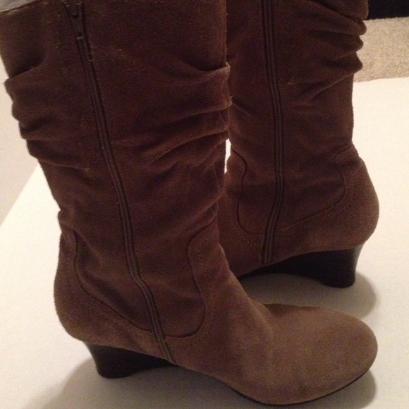 Naturalizer mocha wedge suede boots size 7.5