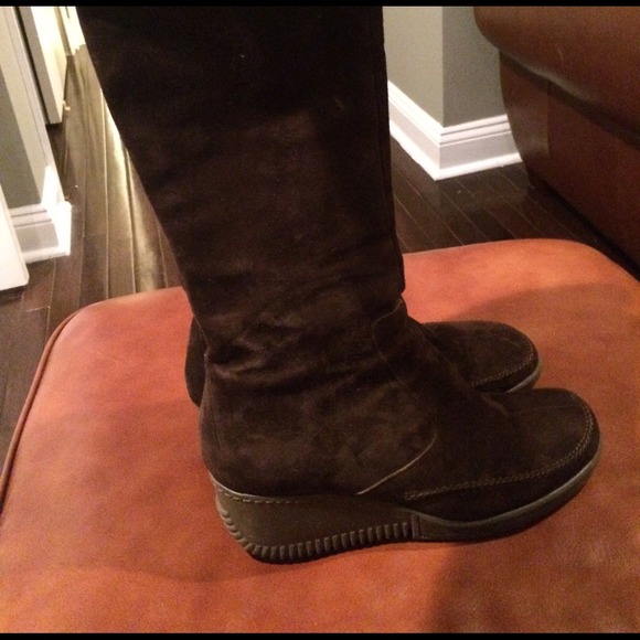 Dark Brown Via Spiga Boots. Like new - Picture 2 of 4