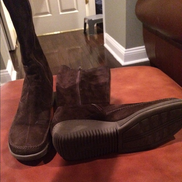 Dark Brown Via Spiga Boots. Like new - Picture 3 of 4