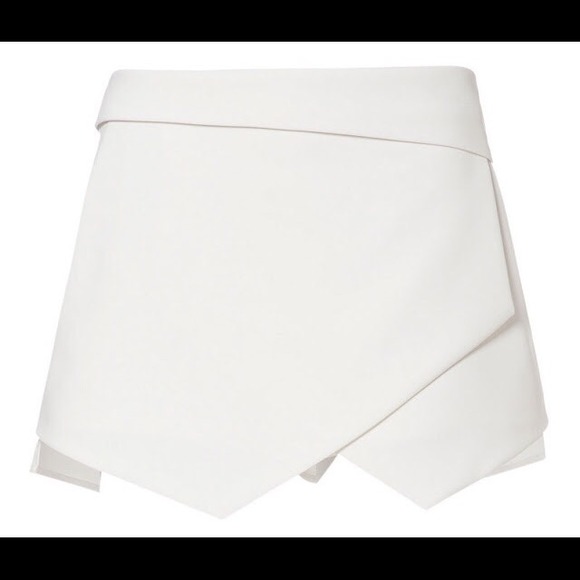 Zara origami skirt in white. Size (S)