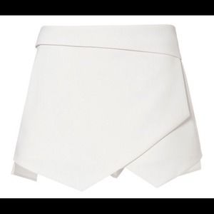 Zara origami skirt in white. Size (S)