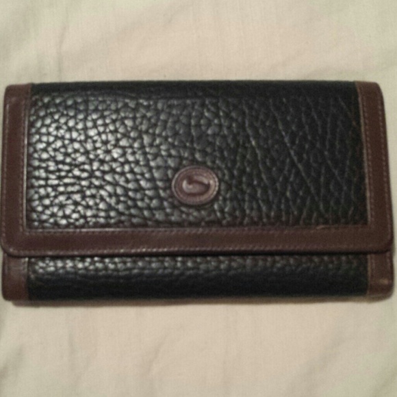 Dooney &bourke wallet